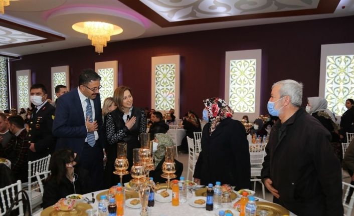 Vali Çelik: "En büyük duamız; Rabbim şehitlerimize bizleri utandırmasın, mahcup etmesin"