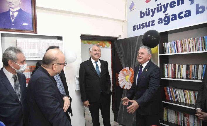 Yavuz Selim Ortaokulu kütüphanesine kavuştu