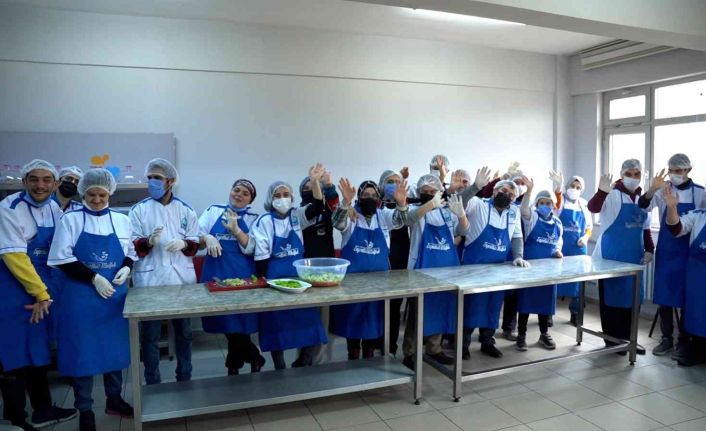 Yıldırım’da ‘Engelsiz Mutfak’ yüzleri güldürüyor