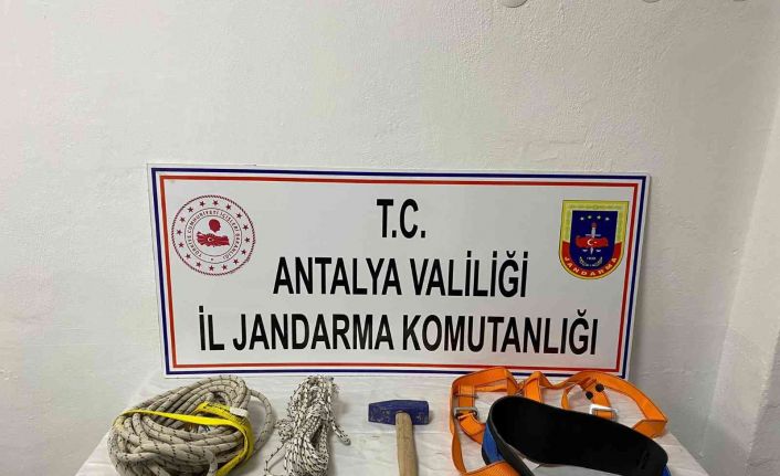 1. derece sit alanında kaçak kazı yapan 5 kişi suçüstü yakalandı