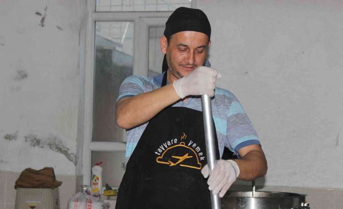 20 yıldır sürdürülen geleneksel iftar programında 500 kişi bir araya geldi