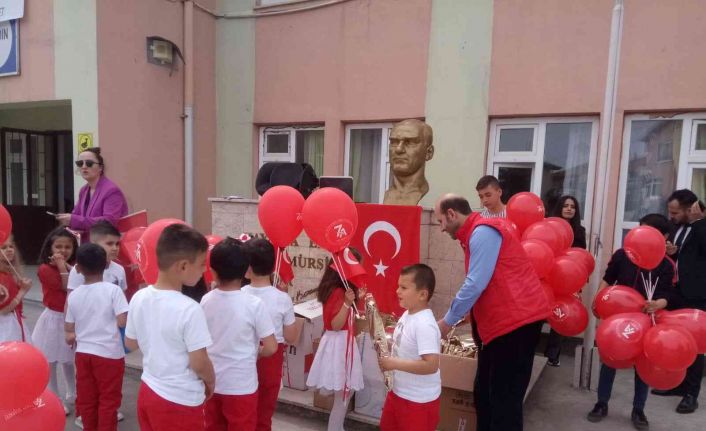 7A Yapı Market 23 Nisan’da bin 500 öğrenciyi sevindirdi