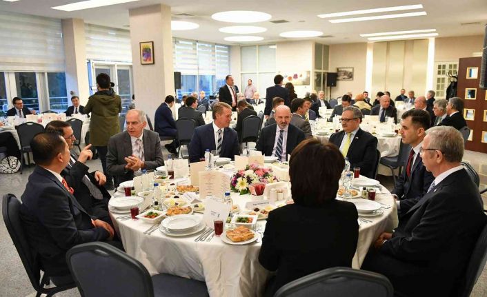 ABB Başkanı Yavaş, 85 ülkenin büyükelçi ve misyon şefleri ile iftarda bir araya geldi