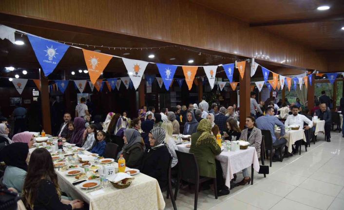 AK Parti Bursa İl Başkanı Davut Gürkan: "20 yıldır yaptığımız gibi aziz milletimize yakışır daha nice hizmetlerle davamızla birlikte sürdüreceğiz"