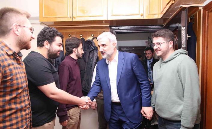 AK Parti İstanbul İl Başkanı Kabaktepe öğrencilerle sahur yaptı