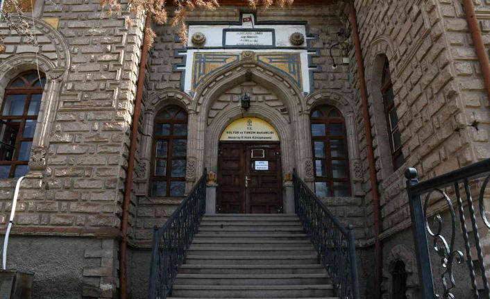 Aksaray’ın ilk valisi tarafından yaptırılan “Bilgi Yurdu” 96 yıldır hizmet veriyor