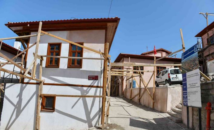 Ankara Kalesi içerisinde yürütülen restorasyon tüm hızıyla devam ediyor
