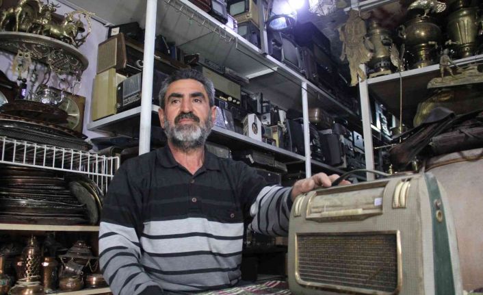 Antika tutkunu esnaf, biriktirdiği yüz binlerce antika eşya ile müze açmak istiyor