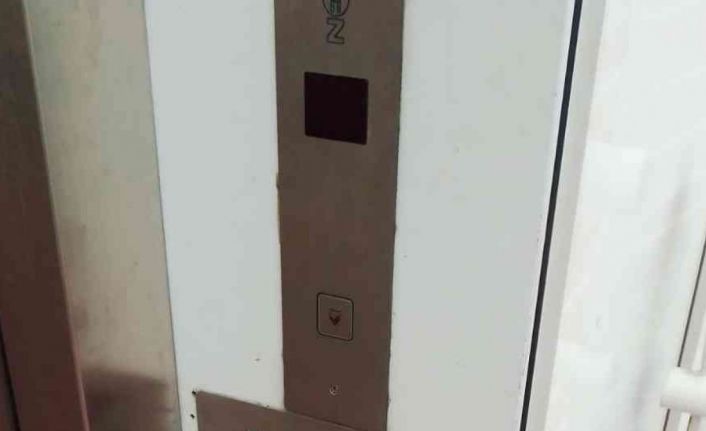 Asansörler tahrip ediliyor