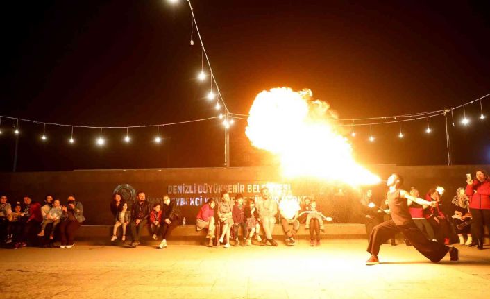 Ateş gösterileri nefes kesti