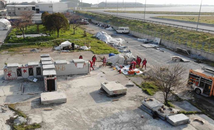 Ayda bebeği kurtarmışlardı; BAK- Kadıköy Orta Seviye Arama Kurtarma Sertifikası aldı