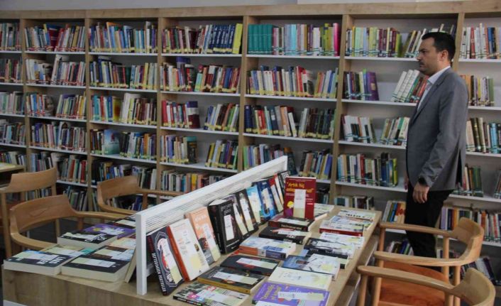 Aydın İl Kültür Müdürü Tuncer, yaklaşık 520 bin liraya donatılan Sultanhisar Kütüphanesi’ni tanıttı