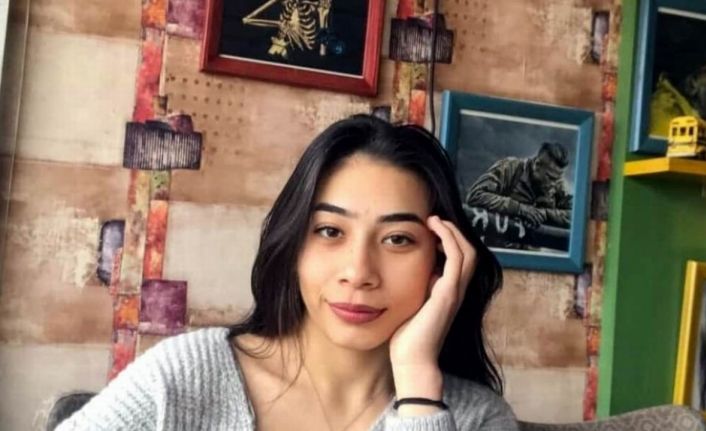 Aynı kazada ölen 4 kişilik aile yan yana kazılan mezarlara defnedildi