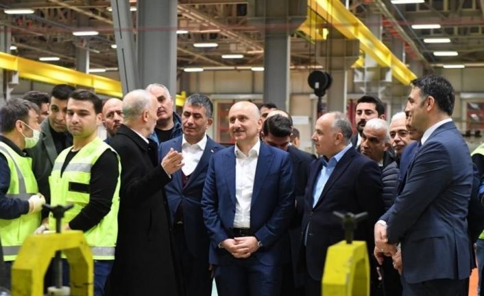 Bakan Karaismailoğlu TCDD Taşımacılık Bakımevi işçileri ile sahurda bir araya geldi