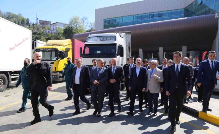 Bakan Muş: "İhracatın artmasıyla beraber tır trafiğinde bir yoğunluk söz konusu"