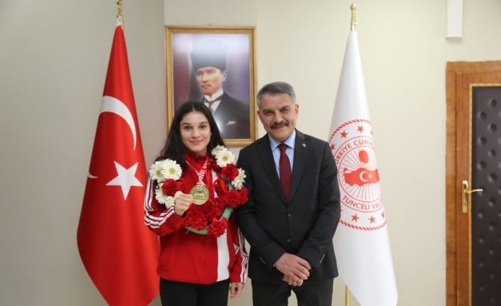 Barut, 50 kiloda büyük kadınlar kategorisinde Türkiye şampiyonu oldu