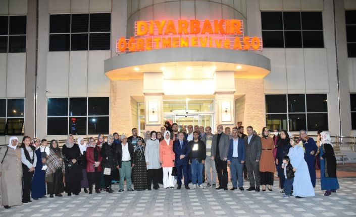 Başkan Beyoğlu evlat nöbetindeki ailelerle iftarda bir araya geldi