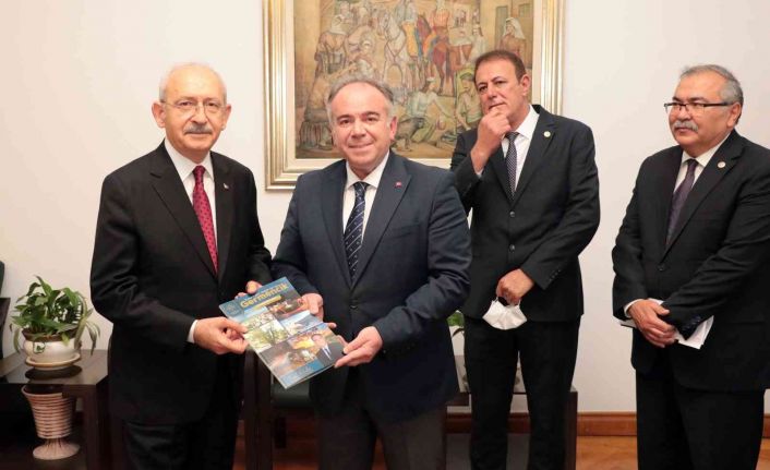 Başkan Öndeş, bin günlük faaliyet raporunu CHP Lideri Kılıçdaroğlu’na sundu