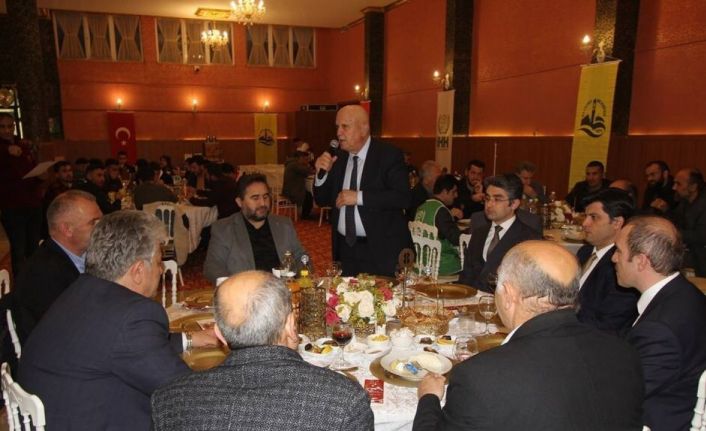 Başkan Pekmezci yetim çocuklarla iftarda bir araya geldi