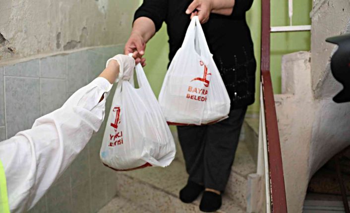 Bayraklı Belediyesinden 10 bin kişilik iftar paketi