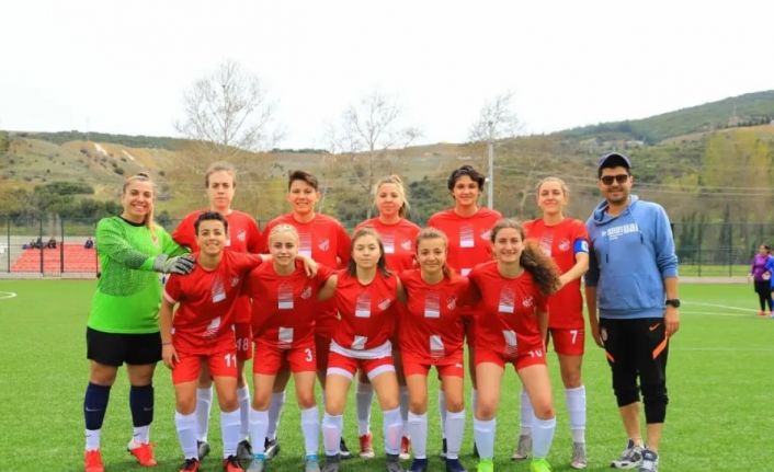Bilecikspor Kadın Futbol Takımı rakibine gol oldu yağdı
