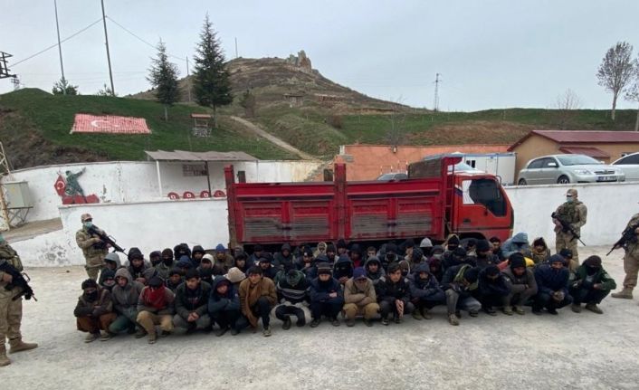 Bitlis’te 110 göçmen yakalandı