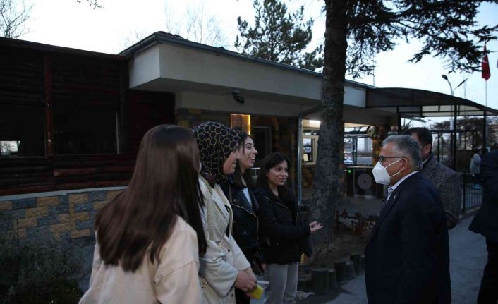 Büyükkılıç, öğrencilerle iftar sofrasında buluştu