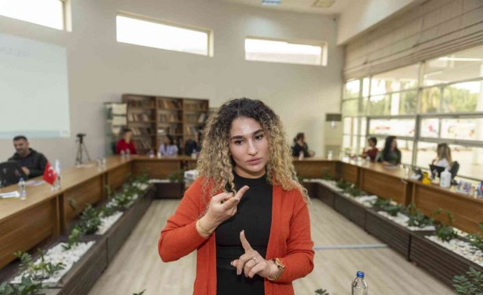 Büyükşehir Belediyesi personeli işaret dili öğreniyor