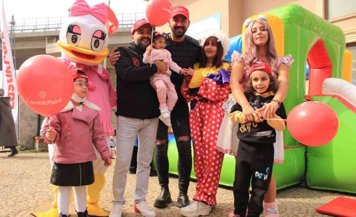 Çekmeköy’de ünlü drift pilotu Ertuğrul Makena, otizmli çocuklar ile bir araya geldi