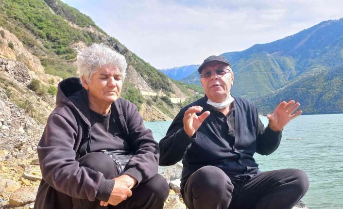 Çoruh nehrinde 11 yıl önce kaybolan oğullarının yasını tutuyorlar