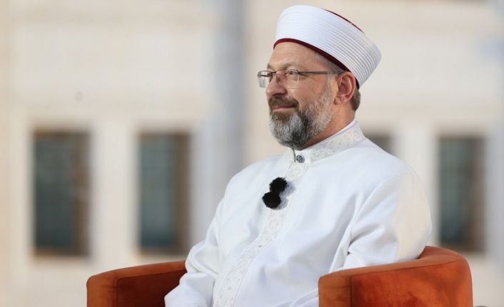 Diyanet İşleri Başkanı Erbaş “Herkes kendi imkanına göre fitresini belirleyebilir. Ama asgari bu sene 40 lira olarak belirledik. 40 liranın altına düşmemesi lazım"