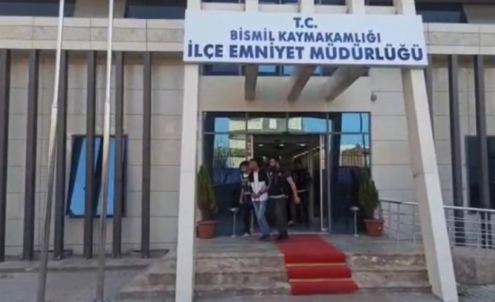 Diyarbakır’da polisten kaçan şüphelilerin üstünden silah ve uyuşturucu çıktı