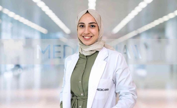 Diyetisyen Kübra Karakuş: “Normal beslenmeye geçiş sindirim sistemi rahatsızlıklarına yol açabilir”