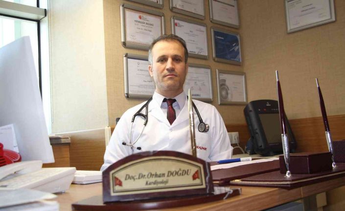 Doç. Dr. Doğdu: "Kalp hastaları ilaçlarını aksatmadan bol sıvı tüketerek oruç tutabilirler"