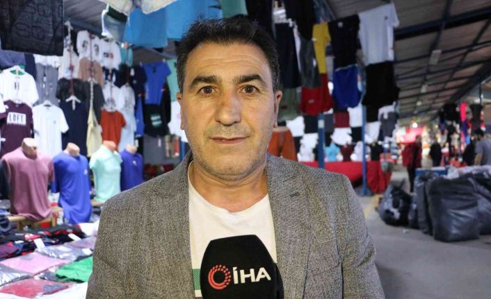 Edirne’de Ulus Pazar esnafı bayram alışverişi için tezgahlarını gece saatlerinde açtı
