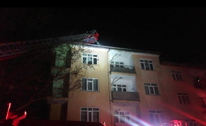 Elazığ’da çatı alev alev yandı