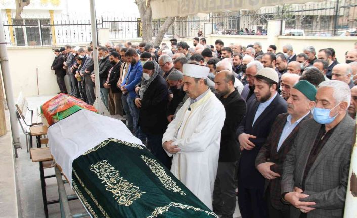 Elazığ’da öldürülen anne ve kızı son yolculuklarına uğurlandı