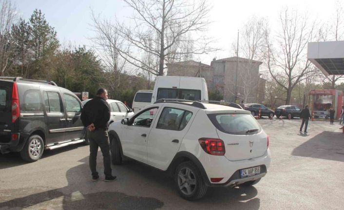 Erzincan’a çamur yağdı, oto yıkamacılarda kuyruk oluştu