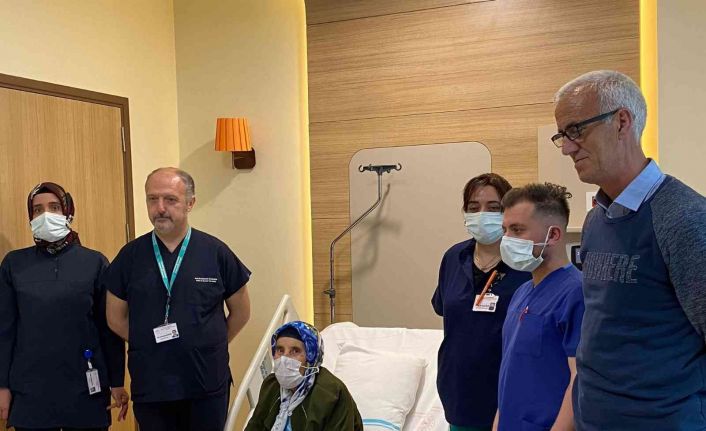Erzurum Şehir Hastanesinde bir ilk, 5 santimlik kesiyle kalp ameliyatı yaptı
