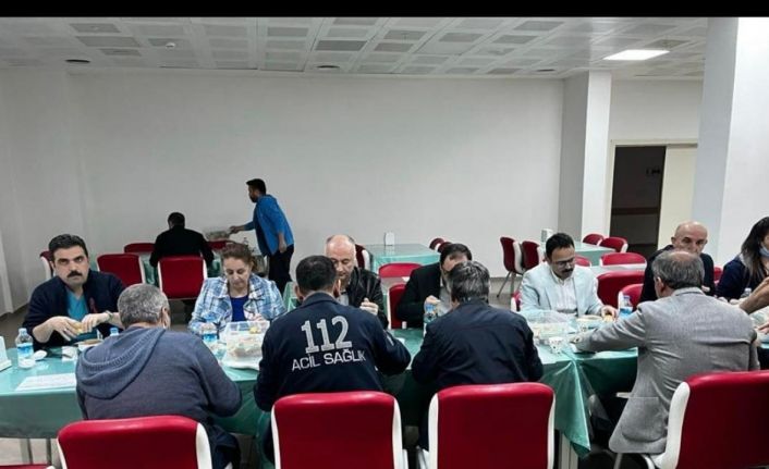 Gediz Kaymakamı Hakan Alkan sağlık çalışanları ile iftarda bir araya geldi