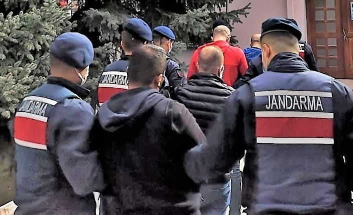 Haklarında 19 ve 20’şer yıl hapis cezası olan 2 dolandırıcı yakalandı