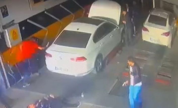 Husumetlisini silahla kafasından vurup, yanındaki kişiyi darp etmişti, o anlar güvenlik kamerasına yansıdı