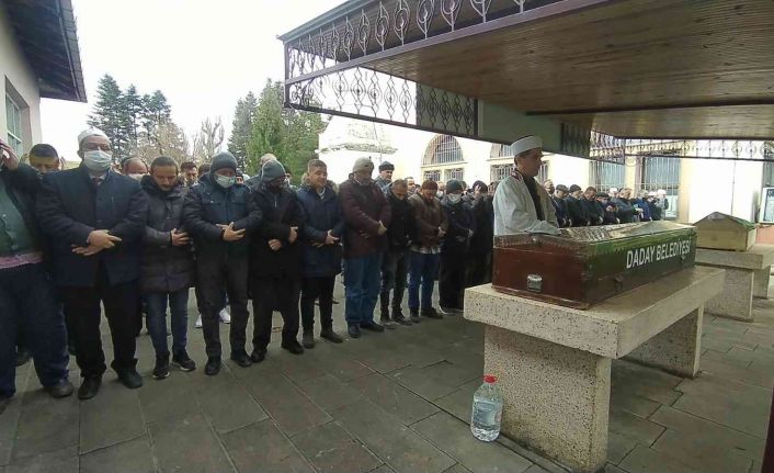 İki gün arayla vefat eden 60 yıllık evli çift, yan yana defnedildi