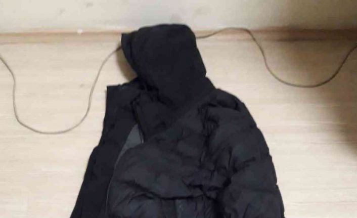 İstanbul’da ticari taksiden akü hırsızlığı: Vatandaşı görünce sohbet etmeye başladılar