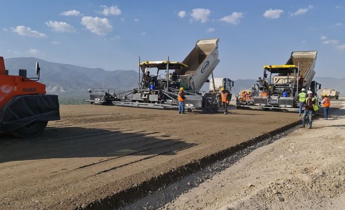 İzmir ile Denizli’yi yakınlaştıracak Türkiye’nin en modern otoyolu 2023’te hizmete girecek
