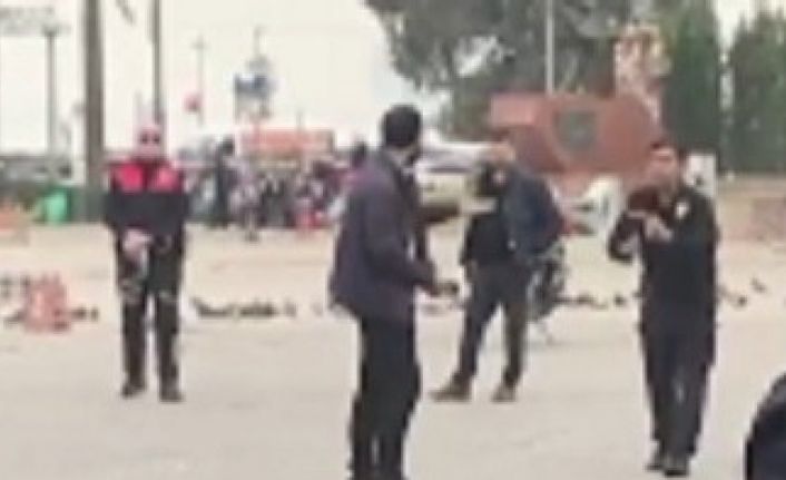 İzmir Valiliği önünde hareketli dakikalar