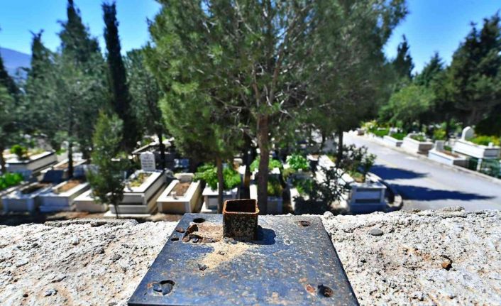 İzmir’de son 3 ayda mezarlıklara verilen zararın faturası 250 bin lira