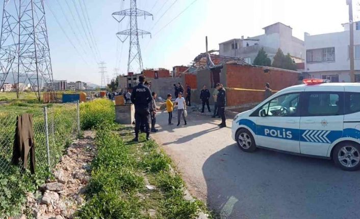 İzmir’deki pompalı tüfekli cinayette yeni gelişme: Oğul tutuklandı, baba ise her yerde aranıyor