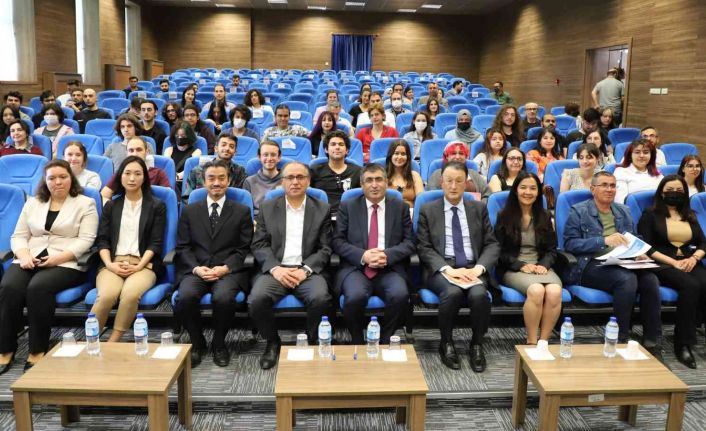 Japonya Büyükelçiliği Elçi-Müsteşar, Misyon Şefi Yardımcısı TakeroAoyama NEVÜ’de konferansı verdi