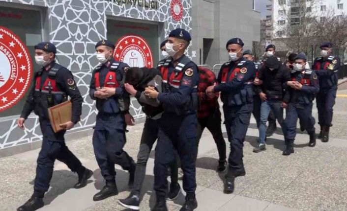 JASAT, 400 bin liralık malzeme çalan hırsızları 4 saatte malzemelerle yakaladı